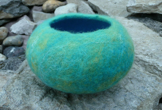 1. Tutorial - How to make a wet felt pod vessel