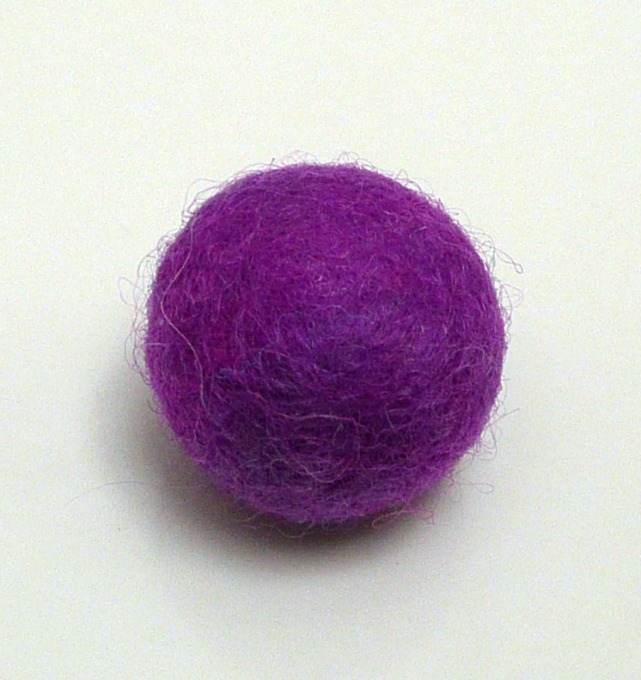 8 felt bead