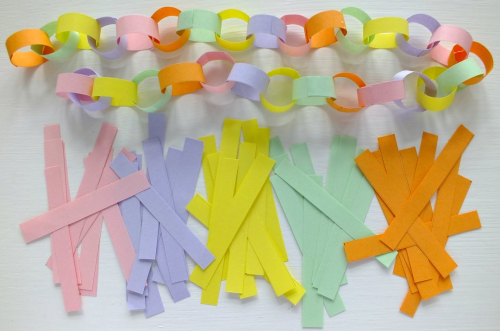 Miniature paper chain